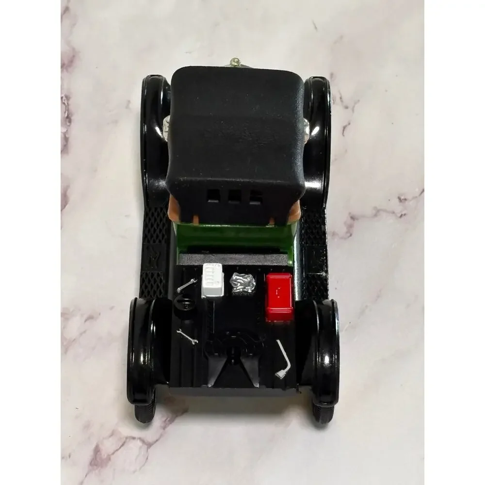 John Deere - ERTL 1918 Ford Model T Runabout with Trailer - Bank Diecast Vintage